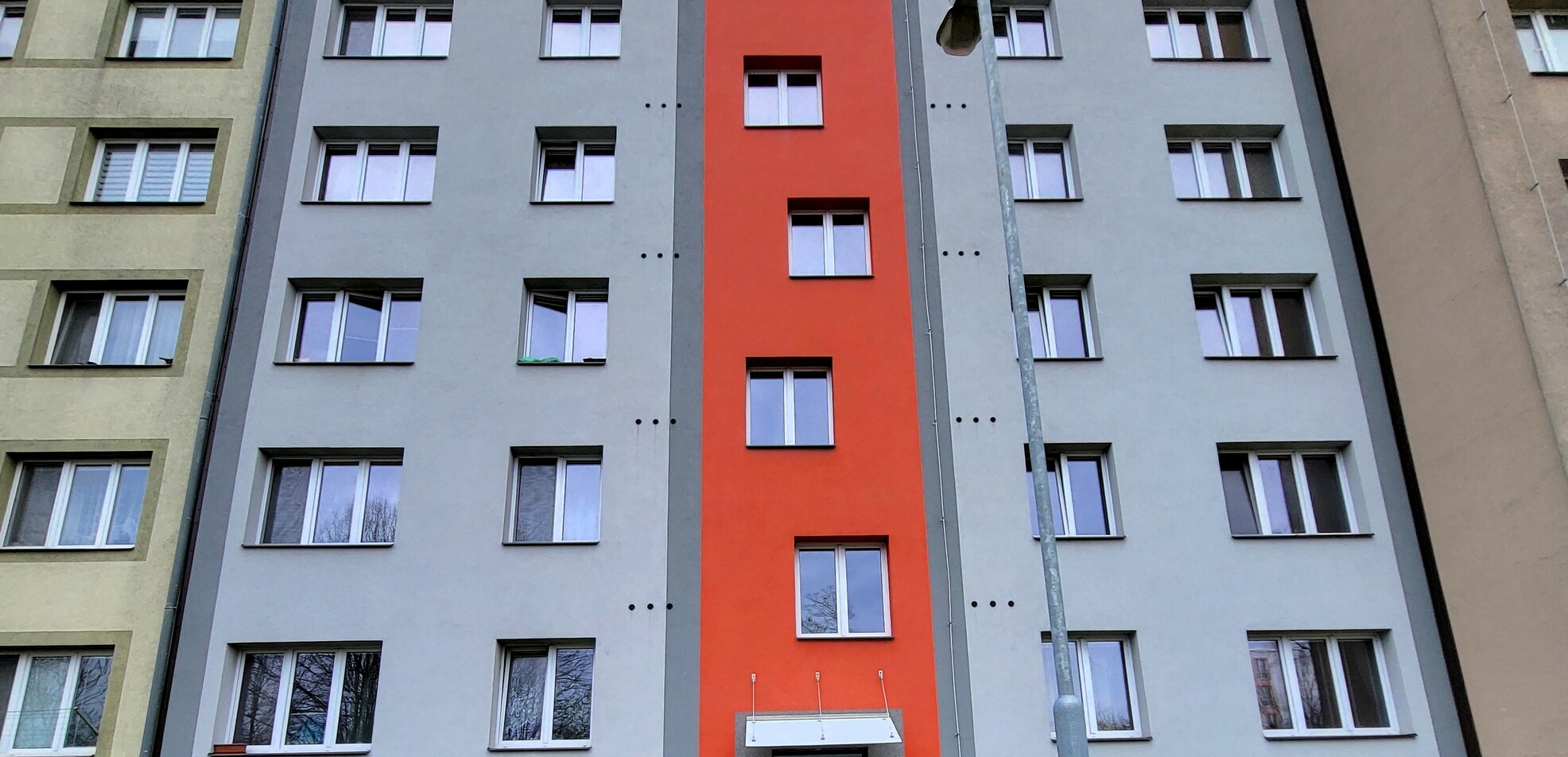 Revitalizace bloku řadového bytového domu Sokolovská
