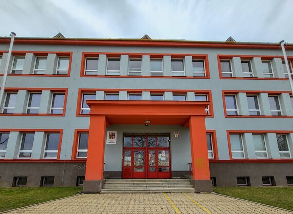 Čelní pohled na budovu 