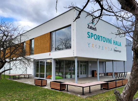 MŠ a ZŠ se sportovní halou Žabeň MŠ a ZŠ se sportovní halou Žabeň